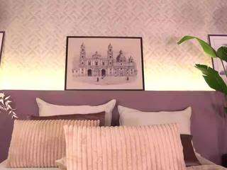 ellediane's CamSoda show and profile