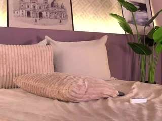 ellediane's CamSoda show and profile