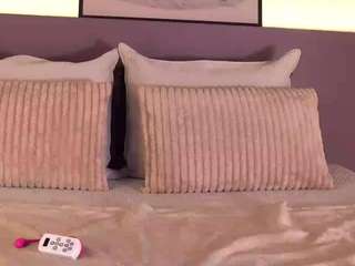 @goal: Show my boobs+ pinch nipples⭐ //control me for 93 tips [54 tokens remaining]