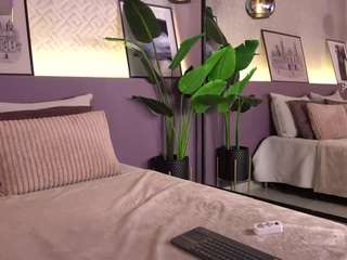 ellediane's CamSoda show and profile