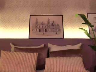 ellediane's CamSoda show and profile