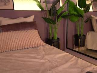 ellediane's CamSoda show and profile