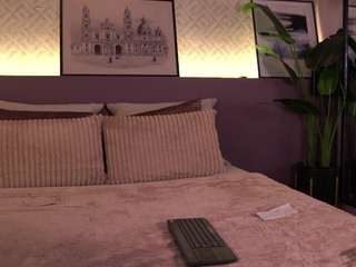 Ellediane's cam show statistics and live stream