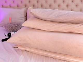 Live cam show with MadelynnGray