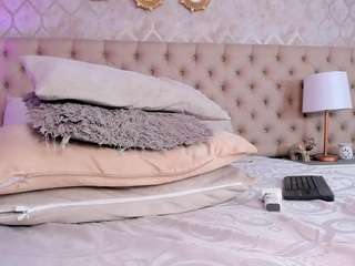 MadelynnGray live webcam show