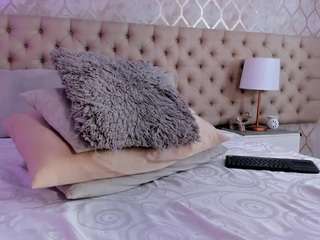 MadelynnGray live webcam show