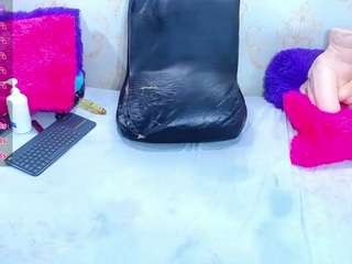 yhendelyn-stone Live Webcam on CamSoda