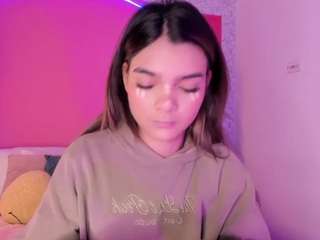Emylie sexy body