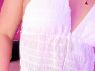 Emylie Sexy Body