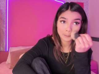 Emylie sexy body