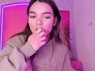 Emylie sexy body
