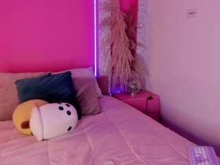 Emylie sexy body