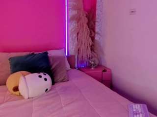 Emylie sexy body