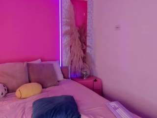 Emylie sexy body