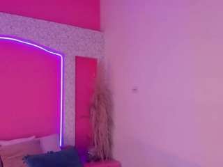 Emylie sexy body