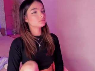Emylie sexy body