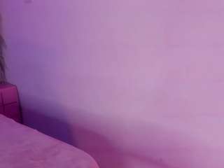 Emylie sexy body
