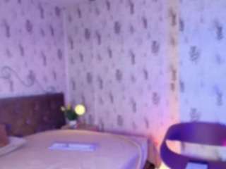 Emylie sexy body