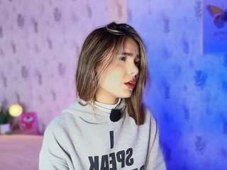 Emylie sexy body