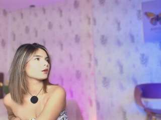 Emylie sexy body