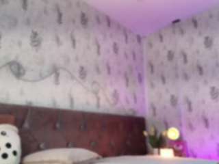 Live cam show with Emylie sexy body