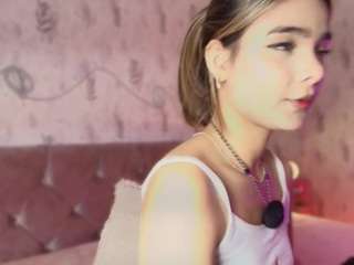 Emylie sexy body