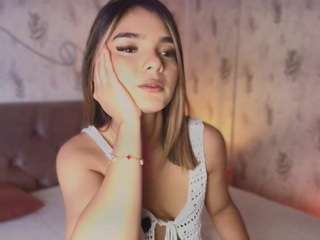 Emylie sexy body