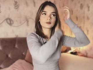 Emylie sexy body