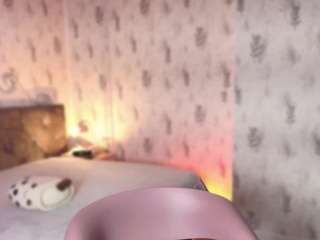 Emylie sexy body