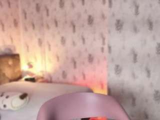 Emylie sexy body