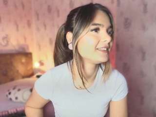 Emylie sexy body