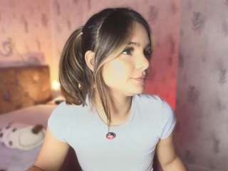 Emylie sexy body