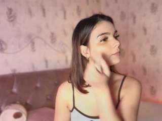 Emylie sexy body