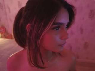 Emylie sexy body