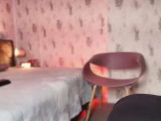 Emylie sexy body