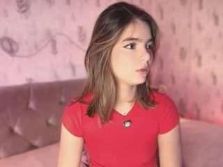 Emylie sexy body