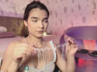 Emylie sexy body