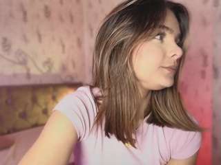 Emylie sexy body
