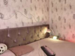 Emylie sexy body