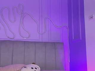 Emylie sexy body