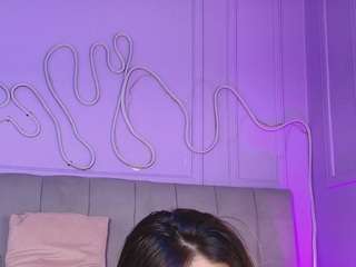 Emylie sexy body