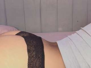Emylie sexy body