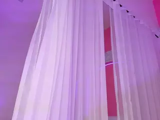 Emylie sexy body's Live Sex Cam Show