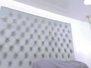 anette-cooper's CamSoda show and profile