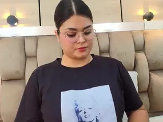 Im-Mou's Live Sex Cam Show