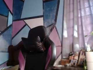 star-red-cams's CamSoda show and profile