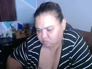 star-red-cams's CamSoda show and profile