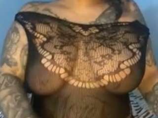 Live webcam model brittneyslidehoneyxo on Soda Cams