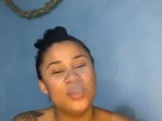 Live webcam model brittneyslidehoneyxo on Soda Cams