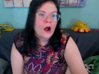 le modèle everlyrays est en webcam porno dans un show sur le site camsoda, il possède les tags suivants: amateur,living room,tease,striptease,strip,solo,smoking,pussy,public,pov,orgasm,ohmibod,normal,ass,middle aged,natural,handjob,brown eyes,ass bouncing,asshole